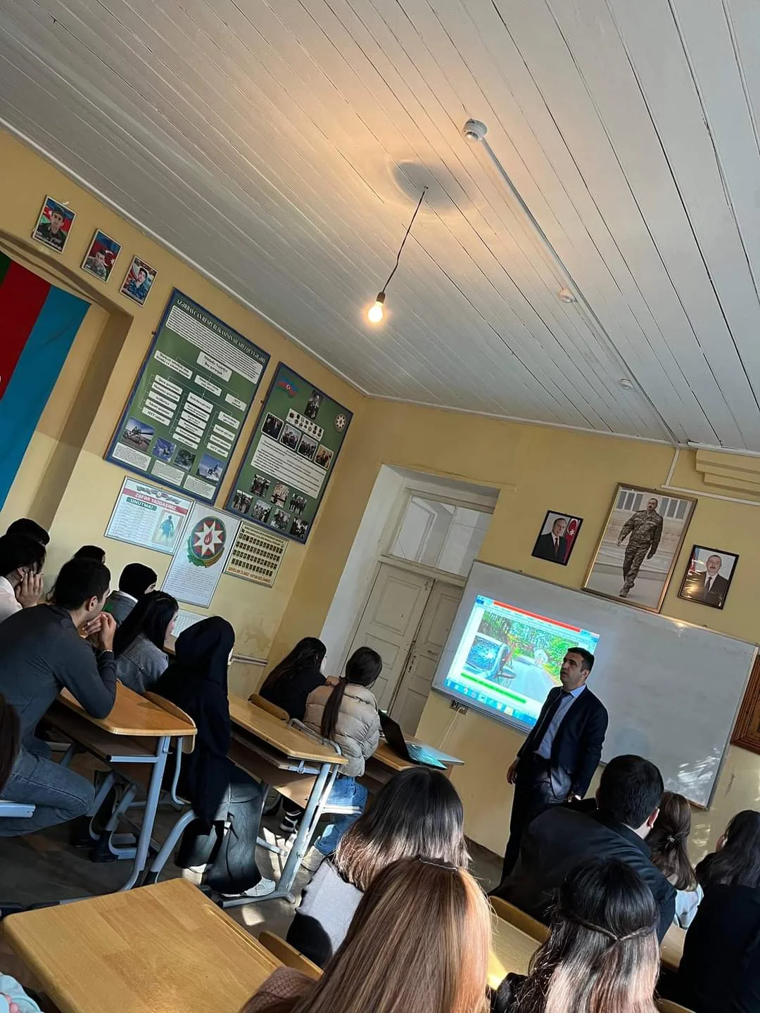 "Yol hərəkəti qaydaları,təhlükəsizliyin təmini"mövzusunda seminar keçirilmişdir