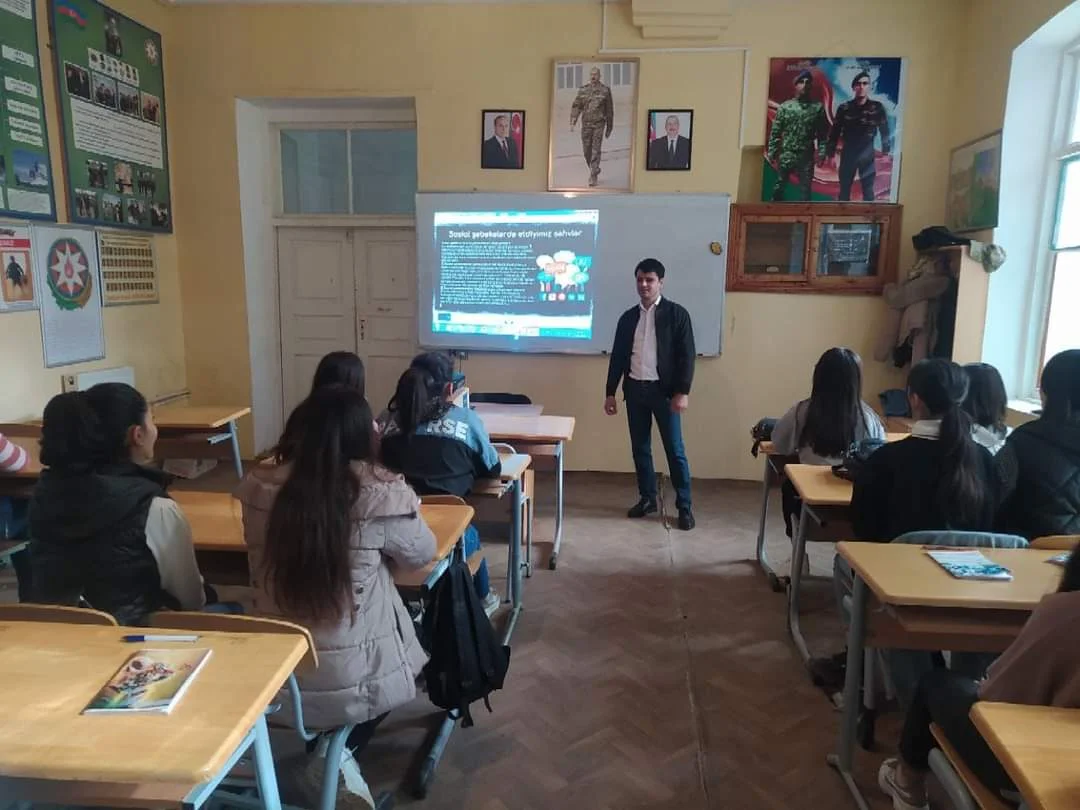 İnternetdə, sosial şəbəkələrdə zərərli informasiyalardan qorunmaq, sosial şəbəkələrdən düzgün istifadə qaydaları " istiqamətində təbliğat xarakterli seminar keçirilmişdir