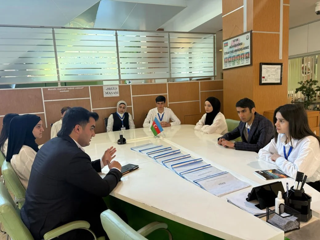 Masallı Dövlət Regional Kollecinin "Yerquruluşu və daşınmaz əmlakın kadastrı" ixtisası üzrə təhsil alan  tələbələri Masallı regional "ASAN xidmət " mərkəzində istehsalat təcrübəsində.